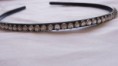 Arco de Cabelo em Plástico Preto com Pedrinhas tipo Strass